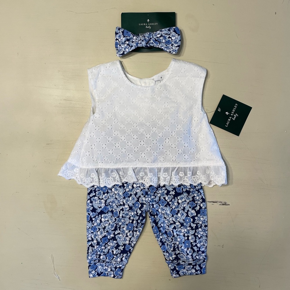 LAURA ASHLEY. Baby outfit. 0-3 months. Spring/summer outfit for baby. NWT.